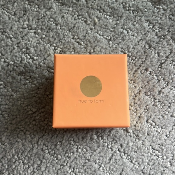 Amazon Essential Earrings - Picture 3 of 3